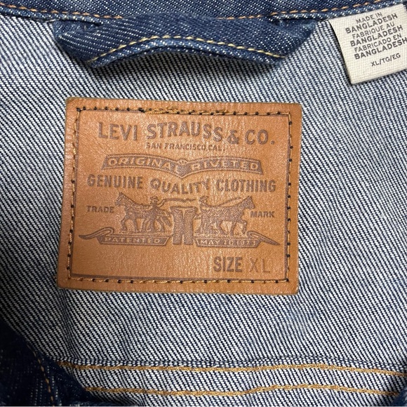 Levi's Dark Blue Denim Jacket - Picture 2 of 11
